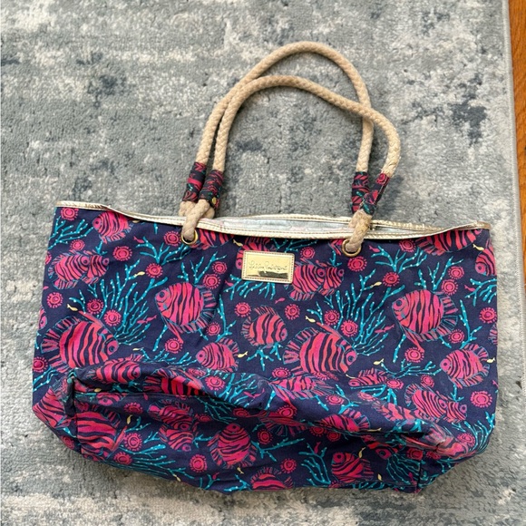 Lilly Pulitzer Handbags - Rare Lilly Pulitzer Shoreline Tote, Bright Navy Jammin’ Print